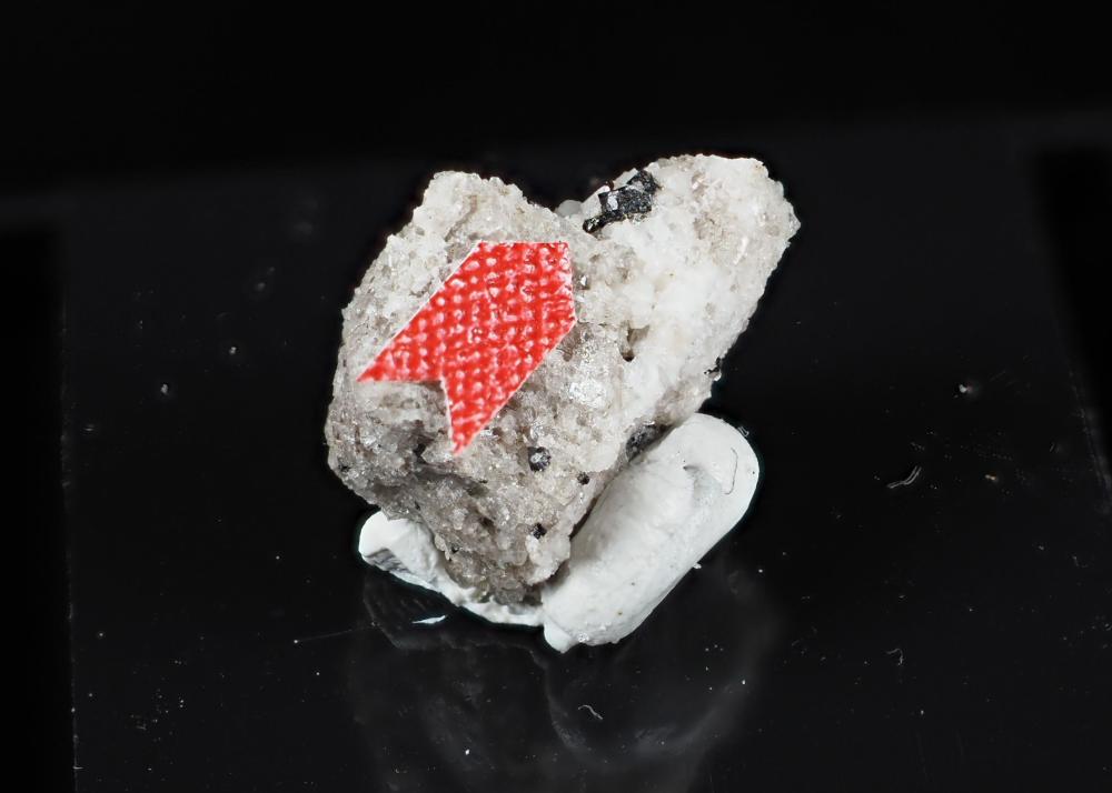 Nioboixiolite-(Fe3+)